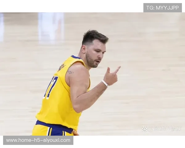 东契奇狂砍29+11+10助攻领衔湖人三连胜，里夫斯26+11火力全开，nba东契奇集锦